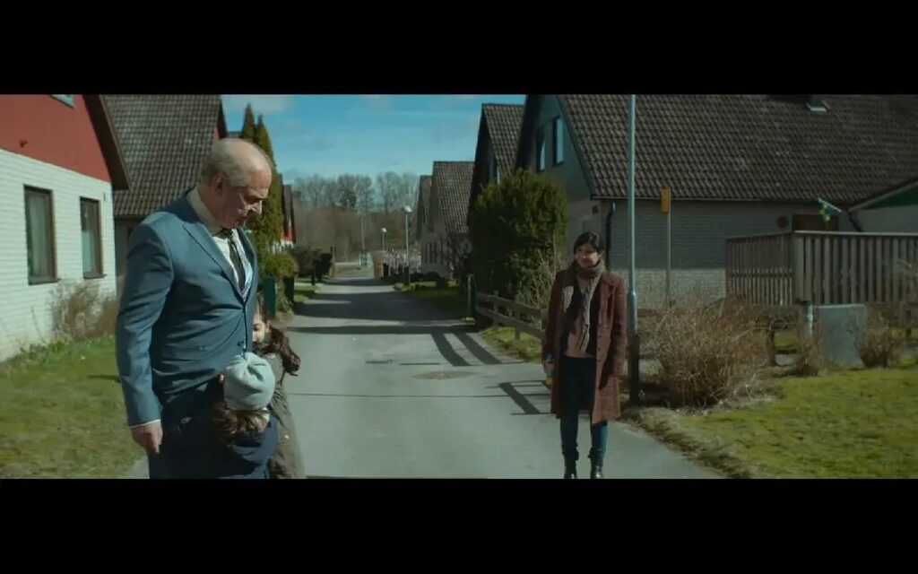 A Man Called Ove - Little girls hug